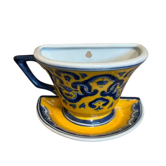 Teacup and saucer wall or counter planter - Picture 2 of 3